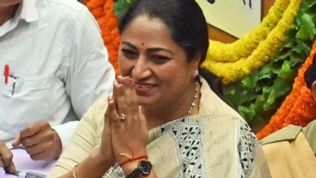 आखिर कौन हैं रेखा गुप्ता? क्या दिल्ली को मिलेगी पहली महिला मुख्यमंत्री? आखिर कौन हैं रेखा गुप्ता? क्या दिल्ली को मिलेगी पहली महिला मुख्यमंत्री? - Samachar Mirchi