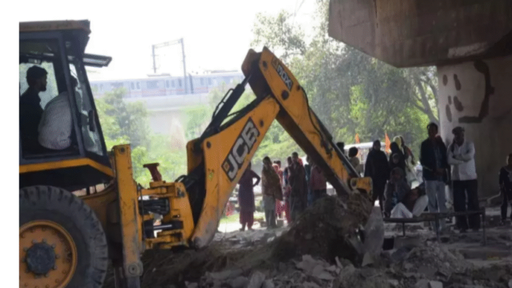 Bulldozer Action: दिल्ली के कई इलाके में गरजा बुलडोजर, एक्शन से मचा बबाल Bulldozer Action: दिल्ली के कई इलाके में गरजा बुलडोजर, एक्शन से मचा बबाल - Samachar Mirchi