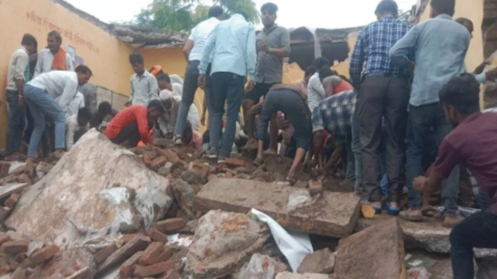 राजस्थान के झालावाड़ में बड़ा हादसा, छत गिरने से चार बच्चों की मौत, 17 घायल
