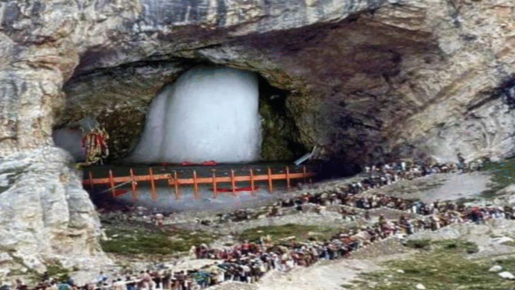 Amarnath Yatra: बाबा बर्फानी की कृपा के साये में शुरू हुई यात्रा, बालटाल मार्ग पर हादसे ने किया व्यथित - Samachar Mirchi