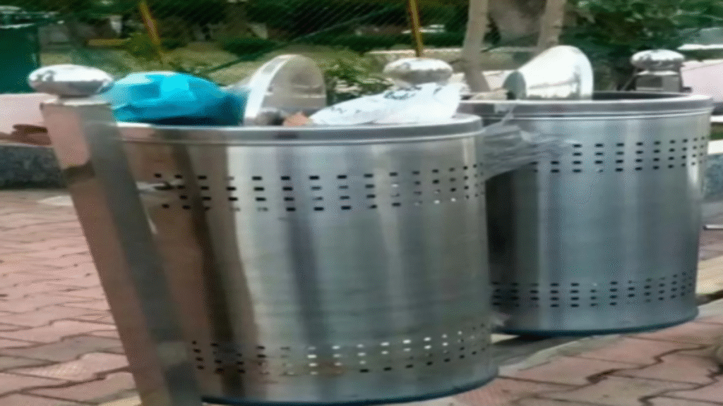 जम्मू नगर निगम स्मार्ट सिटी की तस्वीर पर लगा रहा दाग, धरती के स्वर्ग को बना रहे नर्क! जम्मू नगर निगम स्मार्ट सिटी की तस्वीर पर लगा रहा दाग, धरती के स्वर्ग को बना रहे नर्क! - Samachar Mirchi