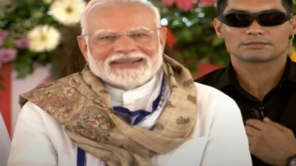PM Modi in Bihar : बिहार में 7200 करोड़ के प्रोजेक्ट का शुभारंभ, पीएम ने 4 ट्रेनों को हरी झंडी दिखाई PM Modi in Bihar : बिहार में 7200 करोड़ के प्रोजेक्ट का शुभारंभ, पीएम ने 4 ट्रेनों को हरी झंडी दिखाई - Samachar Mirchi