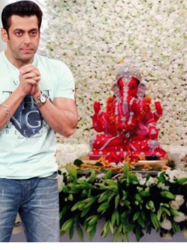 बॉलीवुड सेलेब्स के घर विराजे बप्पा