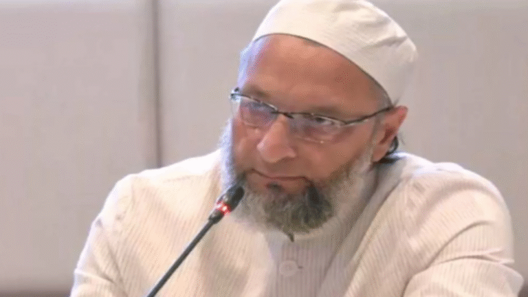 पीएम मोदी के खिलाफ अपमानजनक टिप्पणी पर भड़के ओवैसी, विपक्ष को दी नसीहत