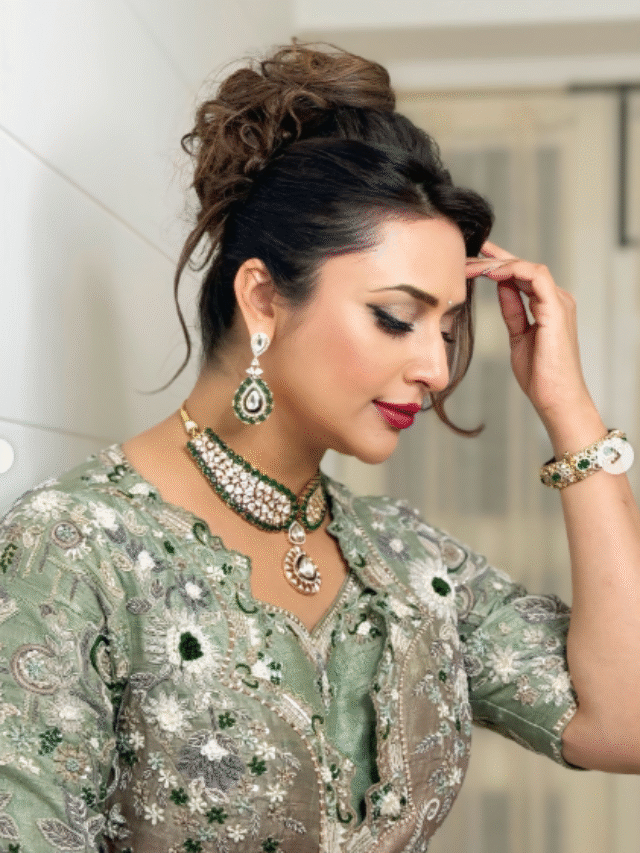Divyanka Tripathi: दिव्यंका त्रिपाठी के ये खूबसूरत लुक्स जीत लेंगे दिल,