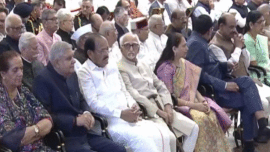 उपराष्ट्रपति राधाकृष्णन ने ली शपथ,  सार्वजनिक मंच पर दिखे पूर्व उपराष्ट्रपति जगदीप धनखड़