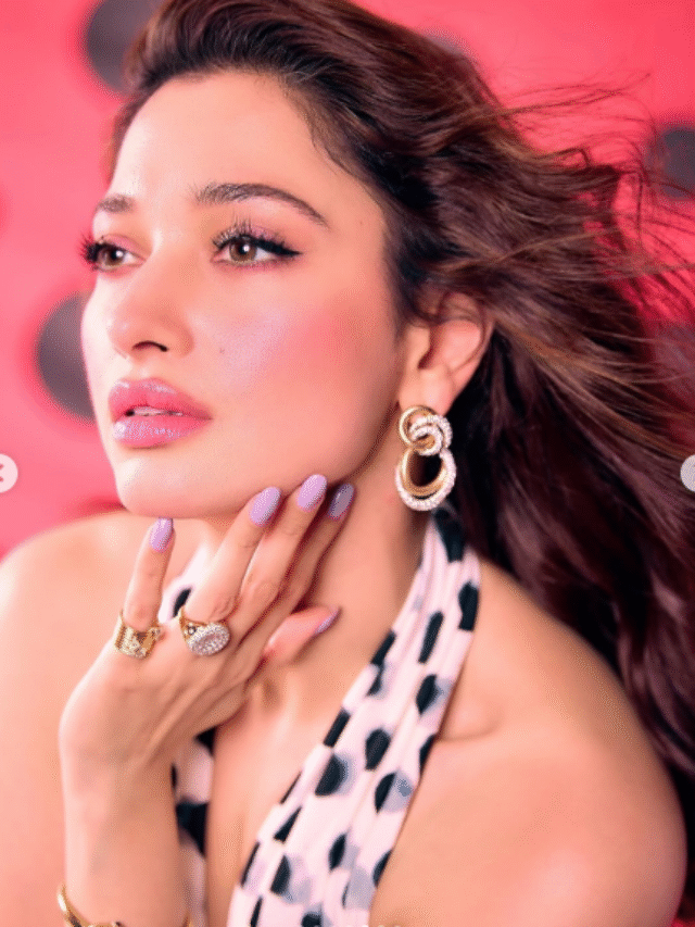 उम्र के साथ बढ़ती जा रही तमन्ना भाटिया की खूबसूरती, इन  तस्वीरों को देख बौखला गए फैंस