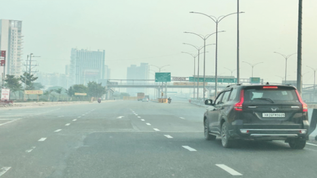 बिना बारिश दिल्ली की हवा में हल्का सुधार, AQI फिर भी 300 के पार; जानिए कब मिलेगी राहत - Samachar Mirchi