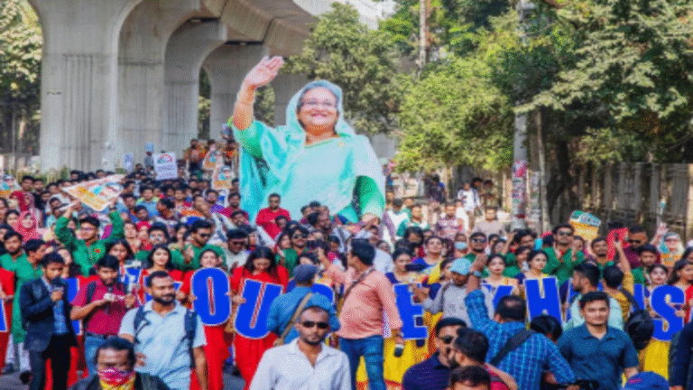 बांग्लादेश में उबाल: हसीना समर्थकों का देशभर में जोरदार प्रदर्शन, ढाका में हाईवे जाम