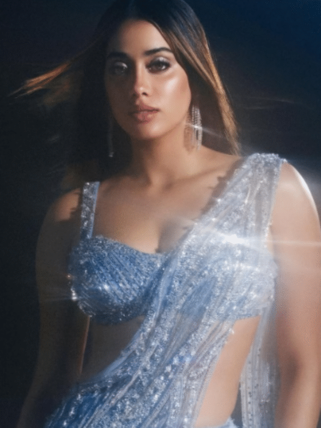 साड़ी- में जाह्नवी कपूर का कातिलाना अंदाज, फंक्शन में आप भी ट्राय कर सकती हैं ये लुक