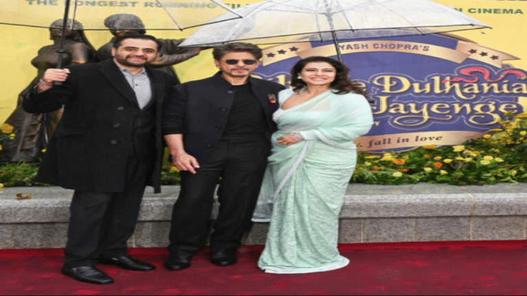 लंदन में अनवील हुआ शाहरुख-काजोल का DDLJ स्टैच्यू: 30 साल बाद फिर जगा राज–सिमरन का जादू