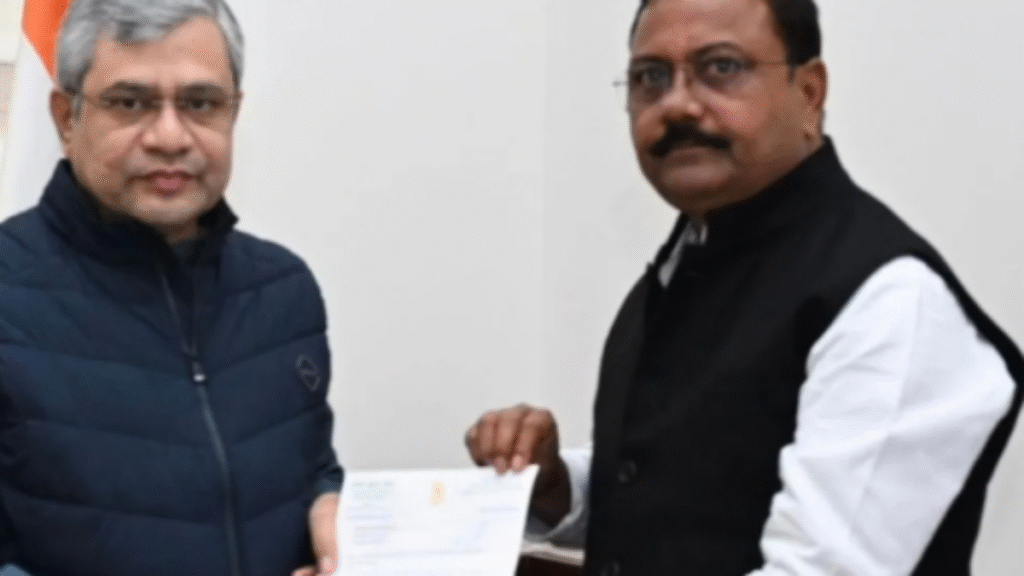 सांसद जितेंद्र दोहरे ने रेल मंत्री से की मुलाकात,  कई ट्रेनों के ठहराव की रखी मांग - Samachar Mirchi
