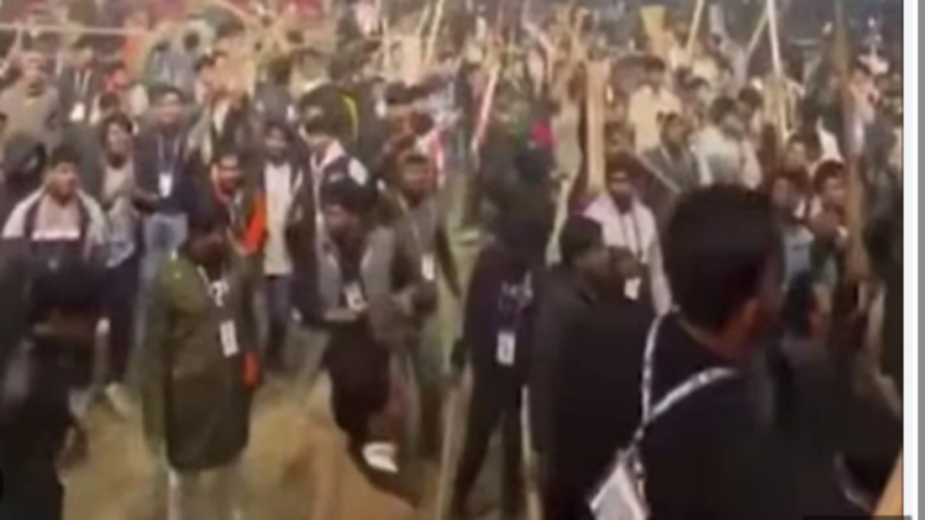 बांग्लादेश में स्कूल कॉन्सर्ट पर भीड़ का हमला: ईंट-पत्थर और कुर्सियां फेंकीं, 20 घायल; जेम्स का कार्यक्रम रद्द बांग्लादेश में स्कूल कॉन्सर्ट पर भीड़ का हमला: ईंट-पत्थर और कुर्सियां फेंकीं, 20 घायल; जेम्स का कार्यक्रम रद्द - Samachar Mirchi