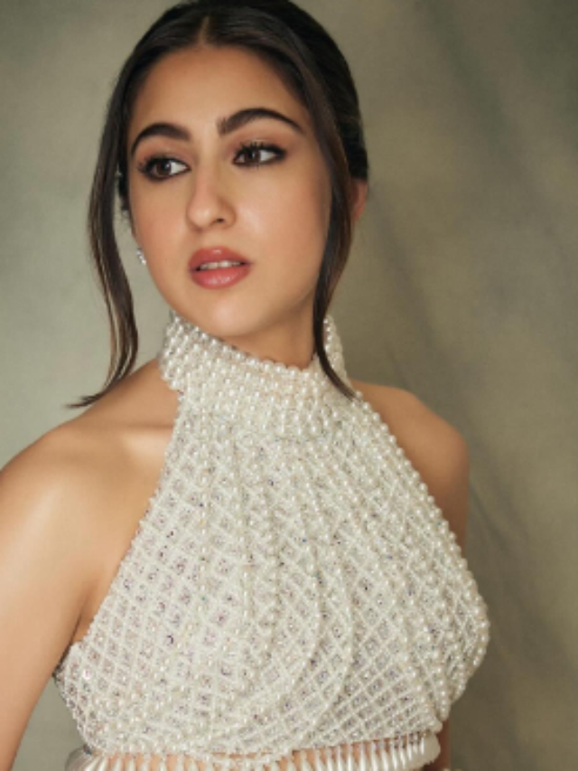 सारा अली खान की सबसे खूबसूरत तस्वीरें: दिलकश अदाओं से लूट लेती हैं फैंस का दिल