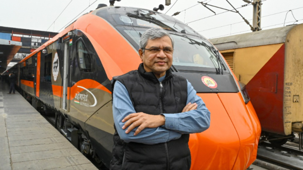 वंदे भारत स्लीपर ट्रेन: लग्जरी बर्थ, ऑटोमैटिक दरवाजे और कंफर्म टिकट… जानिए कमाल के फीचर्स