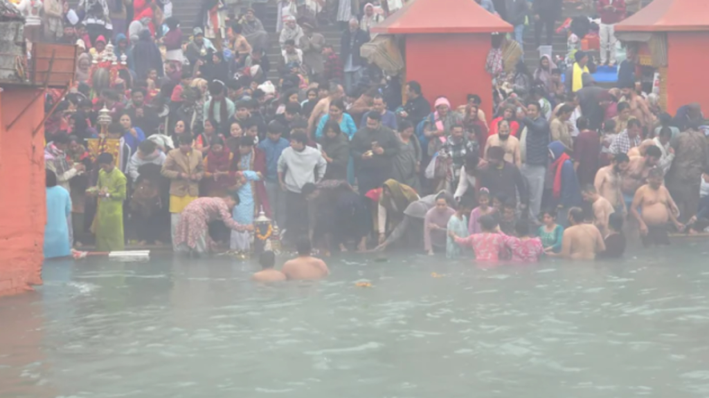 मकर संक्रांति 2026: गंगा स्नान, दान-पुण्य और 23 साल बाद एकादशी संयोग - Samachar Mirchi