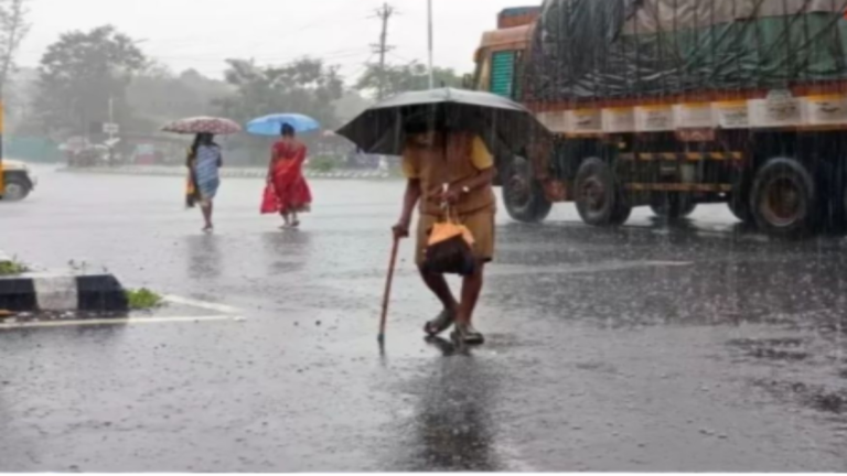 भारत में फिर बदलेगा मौसम का मिजाज, तीन दिन झमाझम बारिश के आसार; यूपी-राजस्थान से एमपी तक अलर्ट जारी
