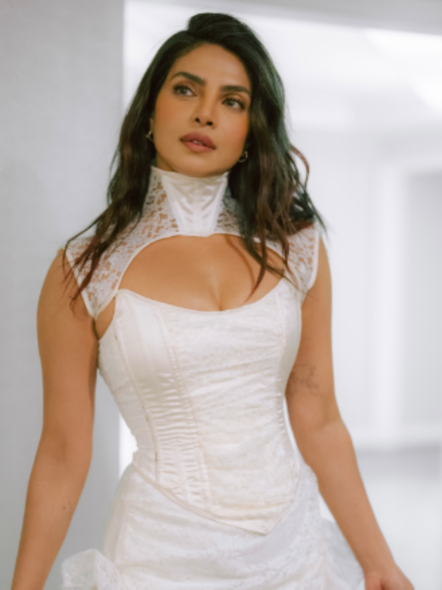 प्रियंका चोपड़ा की ग्लैमरस फोटोज,  दिखती है सिजलिंग