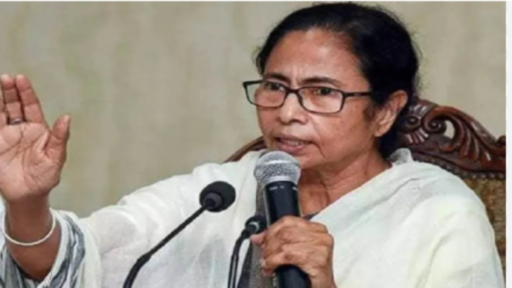 पश्चिम बंगाल की मुख्यमंत्री ममता बनर्जी का केंद्र और चुनाव आयोग पर तीखा हमला: ‘यह लोकतंत्र है तानाशाही नहीं
