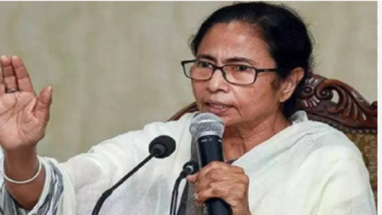 पश्चिम बंगाल की मुख्यमंत्री ममता बनर्जी का केंद्र और चुनाव आयोग पर तीखा हमला: ‘यह लोकतंत्र है तानाशाही नहीं