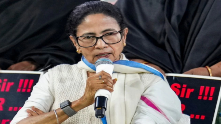 पश्चिम बंगाल में SIR पर सुप्रीम कोर्ट में अहम सुनवाई: ममता बनर्जी खुद पहुंचीं कोर्ट, बहस करने की मांग