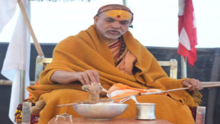 प्रयागराज: शंकराचार्य पर यौन शोषण के आरोप, बड़े नेता और VIP शामिल होने का दावा