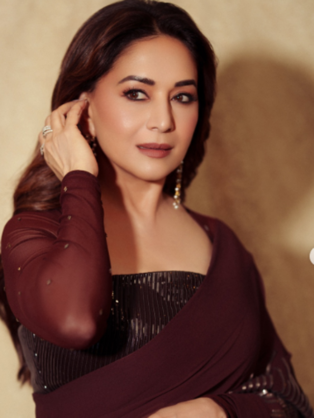 58 की उम्र  माधुरी दीक्षित ने गिराई बिजलियां, कातिल अदाओं पर हार बैठेंगे दिल