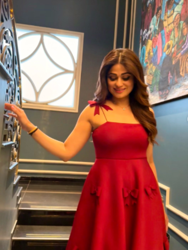 शमिता शेट्टी 46 साल की उम्र में भी अपनी खूबसूरती और स्टाइल से कहर ढा रही