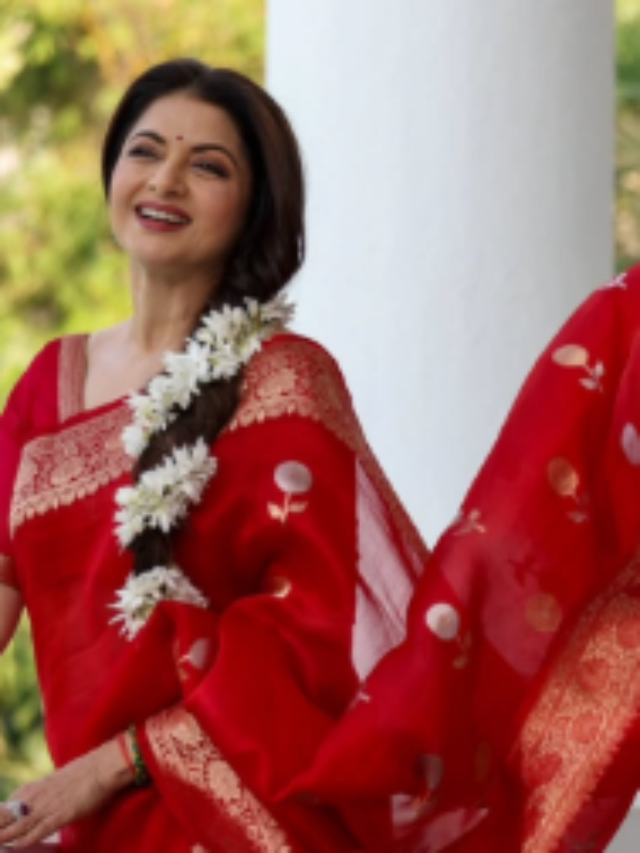 56 साल की उम्र में भी यंग दिखती हैं भाग्यश्री, देखें उनकी  खूबसूरत तस्वीरें