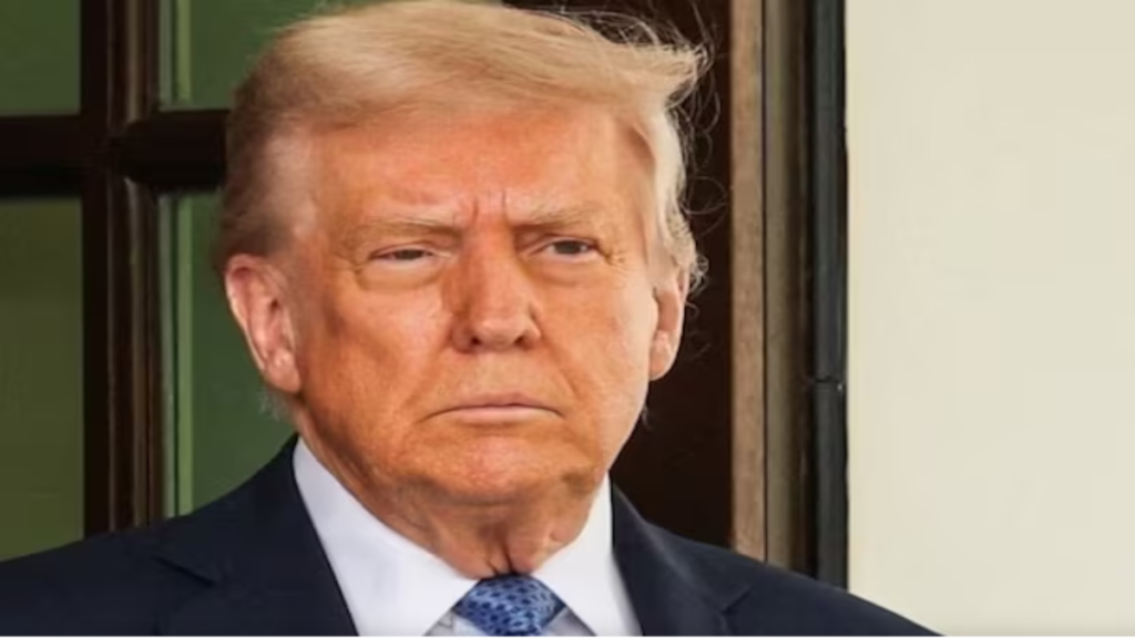 ट्रंप की ईरान को कड़ी चेतावनी: होर्मुज जलडमरूमध्य खोलने का अल्टीमेटम, वरना तेल ठिकानों पर हमले की धमकी