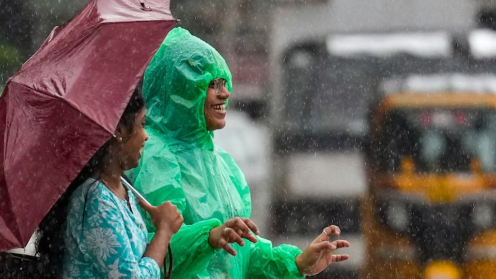 दिल्ली-एनसीआर में बदलेगा मौसम का मिजाज: IMD का येलो अलर्ट, दोपहर बाद बारिश और तेज हवाओं की चेतावनी