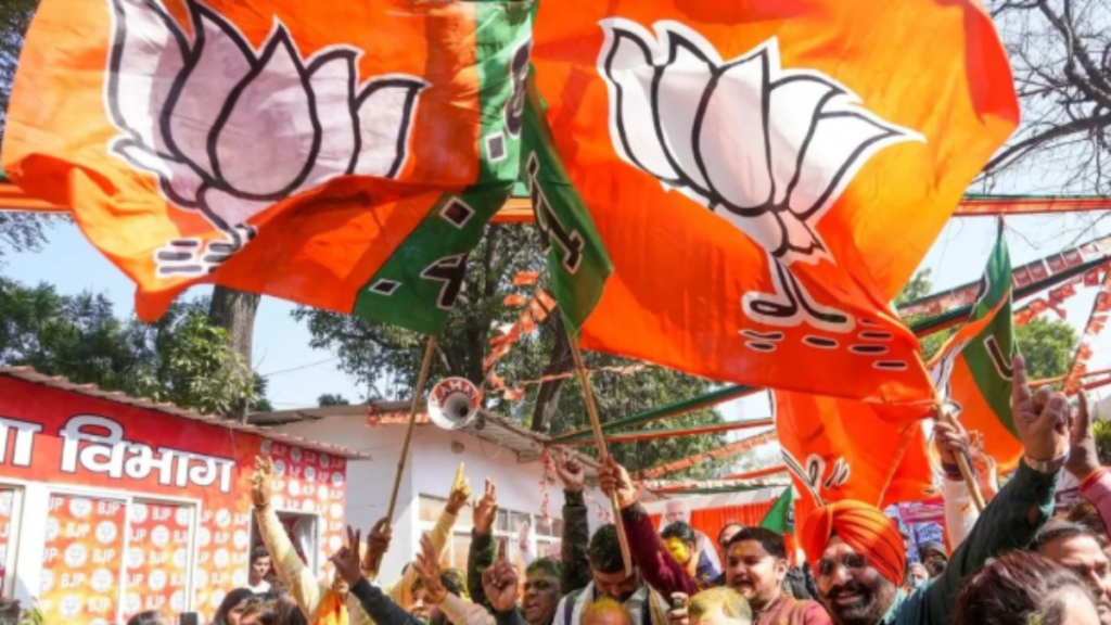 पश्चिम बंगाल चुनाव से पहले भाजपा की ‘ना खेला होबे’ रणनीति, ममता के ‘खेला होबे’ को कड़ी टक्कर देने की तैयारी पश्चिम बंगाल चुनाव से पहले भाजपा की ‘ना खेला होबे’ रणनीति, ममता के ‘खेला होबे’ को कड़ी टक्कर देने की तैयारी - Samachar Mirchi