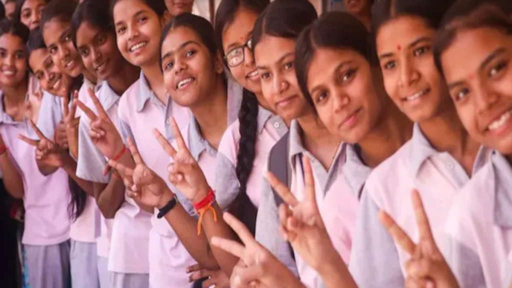 RBSE 12वीं रिजल्ट 2026 घोषित: बेटियों ने मारी बाजी, दीपिका 99.8% पर टॉप RBSE 12वीं रिजल्ट 2026 घोषित: बेटियों ने मारी बाजी, दीपिका 99.8% पर टॉप - Samachar Mirchi