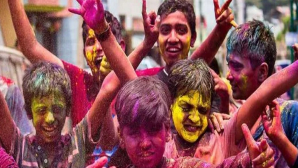 होली: फाग, अबीर-गुलाल और अवधी रंगों से सराबोर परंपराओं का अनोखा संगम होली: फाग, अबीर-गुलाल और अवधी रंगों से सराबोर परंपराओं का अनोखा संगम - Samachar Mirchi