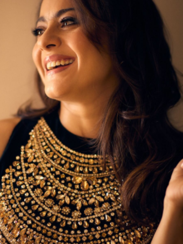 51 की उम्र में भी काजोल के लुक के दीवाने हैं लोग, ब्लैक आउटफिट में ढा रही हैं कहर