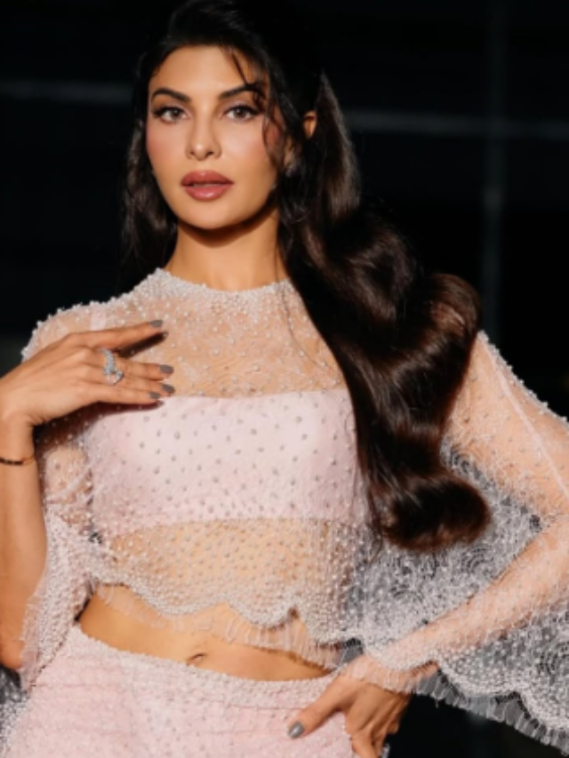 जैकलीन फर्नांडीस की  खूबसूरत तस्वीरें: बेहद दिलकश हैं एक्ट्रेस, हुस्न से गिराती हैं बिजलियां