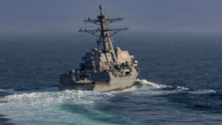 होर्मुज स्ट्रेट पर अमेरिकी नाकाबंदी से ईरान को रोजाना 435 मिलियन डॉलर का नुकसान