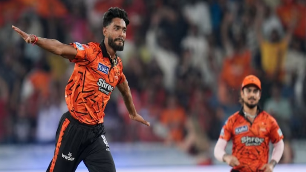 आईपीएल 2026: प्रफुल हिंगे ने डेब्यू मैच में रचा इतिहास, पहले ही ओवर में झटके 3 विकेट