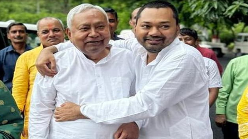 निशांत कुमार की राजनीति में एंट्री, बिना पद संभाले शुरू की बिहार यात्रा; संगठन मजबूत करने पर फोकस निशांत कुमार की राजनीति में एंट्री, बिना पद संभाले शुरू की बिहार यात्रा; संगठन मजबूत करने पर फोकस - Samachar Mirchi