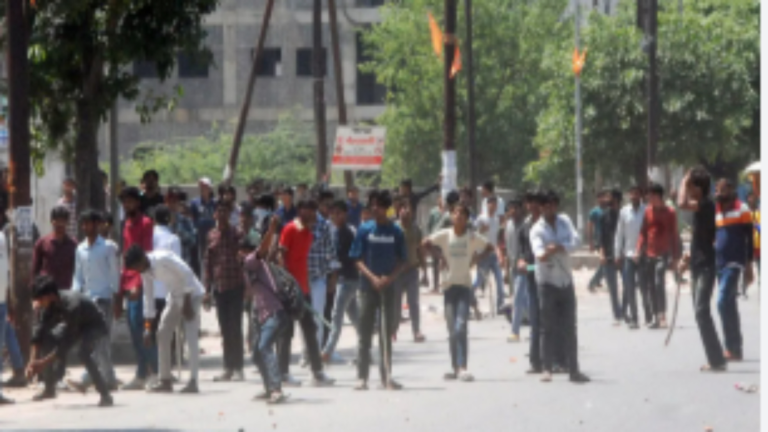 नोएडा में बवाल के बाद एक्शन, 300 गिरफ्तारियां और 7 FIR; WhatsApp ग्रुप की जांच शुरू
