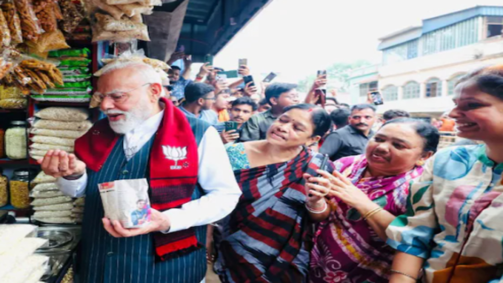 झाड़ग्राम में चुनावी रैलियों के बीच पीएम मोदी ने लिया झालमुड़ी का स्वाद, बोले- “प्याज खाते हैं, दिमाग नहीं” झाड़ग्राम में चुनावी रैलियों के बीच पीएम मोदी ने लिया झालमुड़ी का स्वाद, बोले- “प्याज खाते हैं, दिमाग नहीं” - Samachar Mirchi