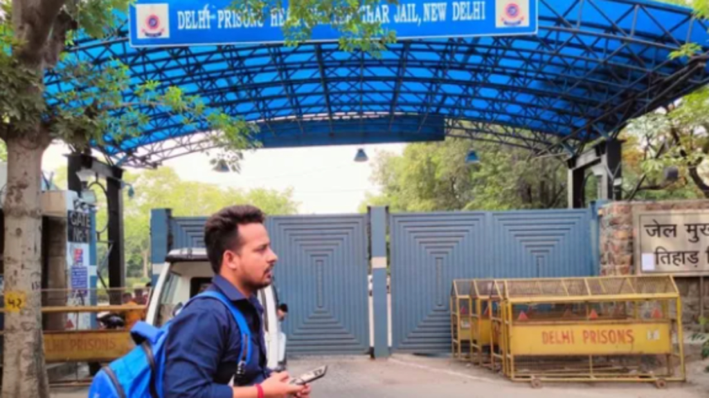दिल्ली की जेलों में कैदियों के पार्सल को लेकर नई SOP जारी, सामान गायब हुआ या देरी हुई तो नपेंगे जेल अधिकारी दिल्ली की जेलों में कैदियों के पार्सल को लेकर नई SOP जारी, सामान गायब हुआ या देरी हुई तो नपेंगे जेल अधिकारी - Samachar Mirchi