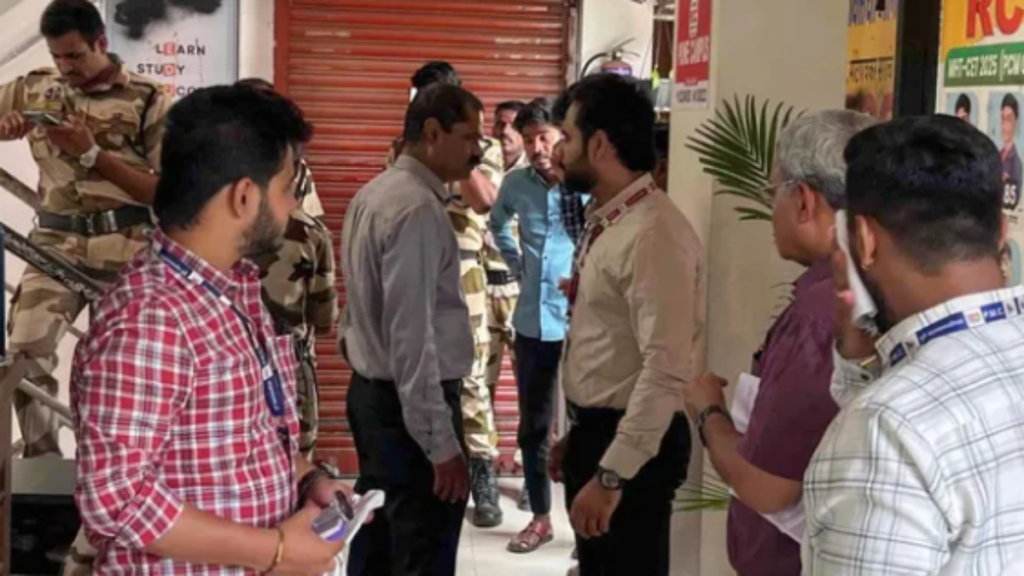 महाराष्ट्र में NEET पेपर लीक का बड़ा नेटवर्क, हाईप्रोफाइल अभिभावक CBI के रडार पर महाराष्ट्र में NEET पेपर लीक का बड़ा नेटवर्क, हाईप्रोफाइल अभिभावक CBI के रडार पर - Samachar Mirchi