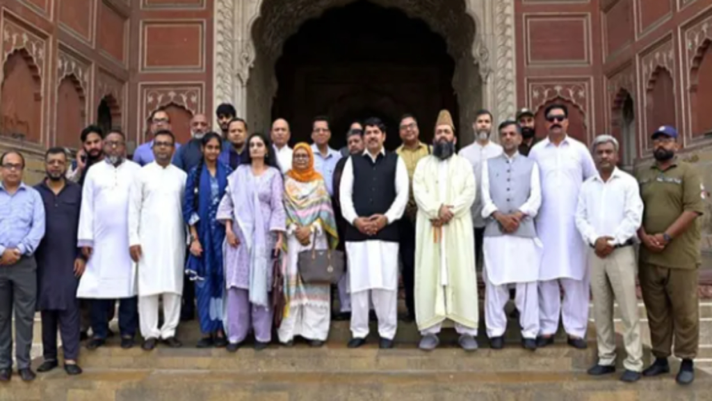 बांग्लादेश ने ब्यूरोक्रेट्स की ट्रेनिंग के लिए मसूरी की जगह लाहौर चुना, भारत-बांग्लादेश रिश्तों में बढ़ी दूरी के संकेत बांग्लादेश ने ब्यूरोक्रेट्स की ट्रेनिंग के लिए मसूरी की जगह लाहौर चुना, भारत-बांग्लादेश रिश्तों में बढ़ी दूरी के संकेत - Samachar Mirchi