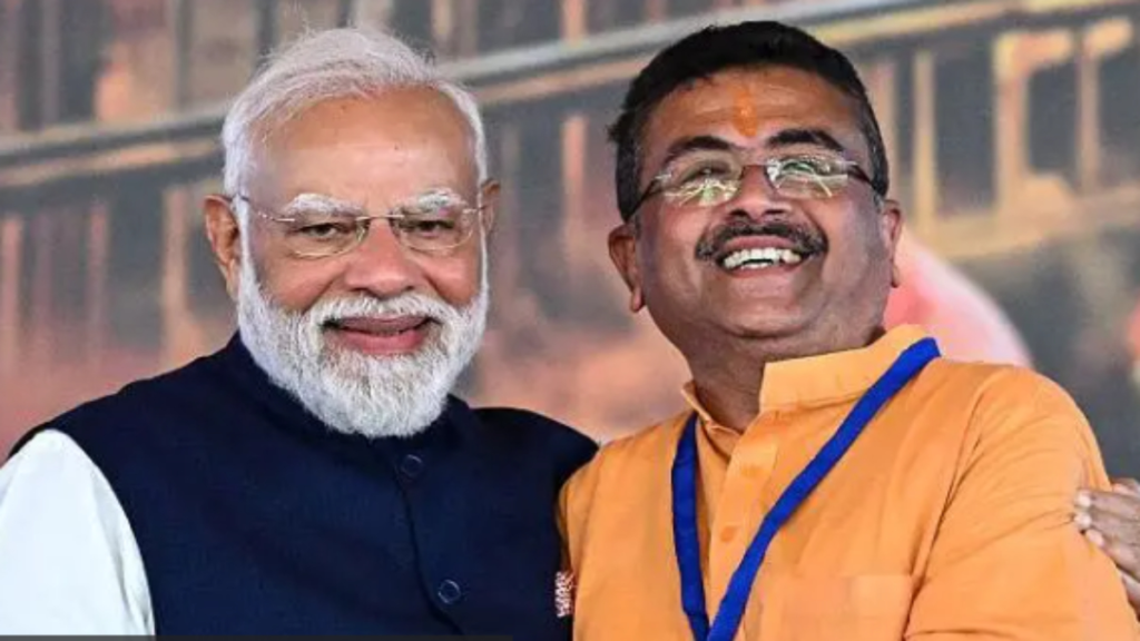 पश्चिम बंगाल में पहली बार बीजेपी सरकार, शुभेंदु अधिकारी ने मुख्यमंत्री पद की शपथ ली - Samachar Mirchi
