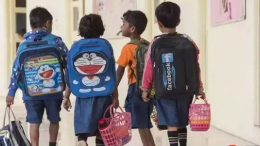 दिल्ली HC का बड़ा फैसला, प्राइवेट स्कूलों में फीस बढ़ाने के लिए पूर्व अनुमति की जरूरत नहीं दिल्ली HC का बड़ा फैसला, प्राइवेट स्कूलों में फीस बढ़ाने के लिए पूर्व अनुमति की जरूरत नहीं - Samachar Mirchi