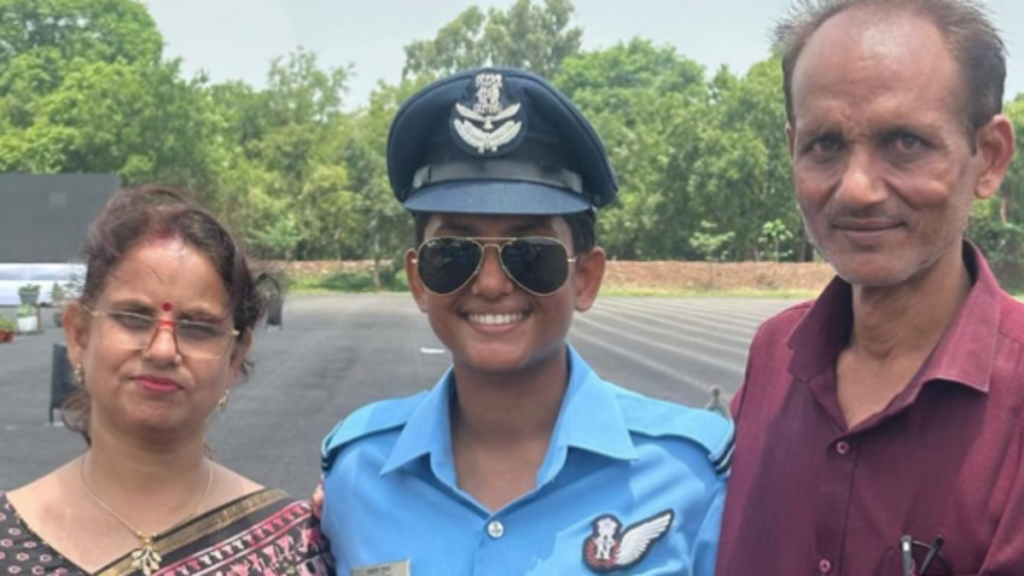 करनाल की निधि अग्रवाल बनीं वायुसेना की फ्लाइंग ऑफिसर, पिता के सपने को किया पूरा करनाल की निधि अग्रवाल बनीं वायुसेना की फ्लाइंग ऑफिसर, पिता के सपने को किया पूरा - Samachar Mirchi