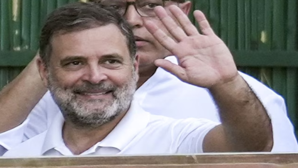 राहुल गांधी के जन्मदिन पर वाराणसी में परशुराम अवतार वाला पोस्टर बना विवाद का कारण - Samachar Mirchi