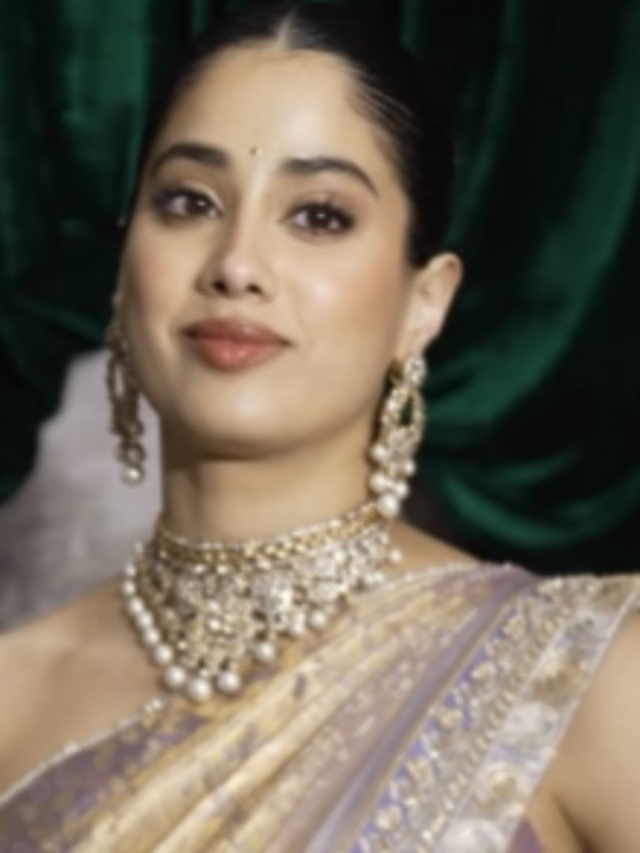 बला की हसीन हैं ‘पेड्डी’ एक्ट्रेस जाह्नवी कपूर, कातिल अदाओं से फैंस को कर देती हैं घायल, देखें फोटोज