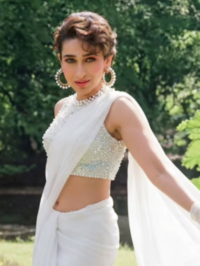 51 की उम्र में हुस्न परी दिखती हैं Karisma Kapoor, इन फोटोज पर हार बैठेंगे दिल